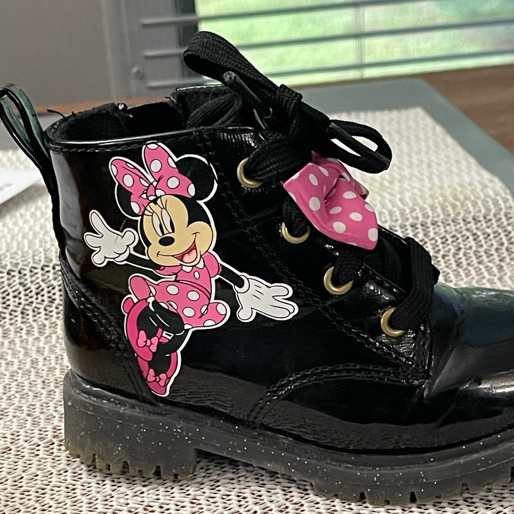 Minnie girl toddler patent leather boots size 7, good condition, pre-owned - Picture 3 of 5